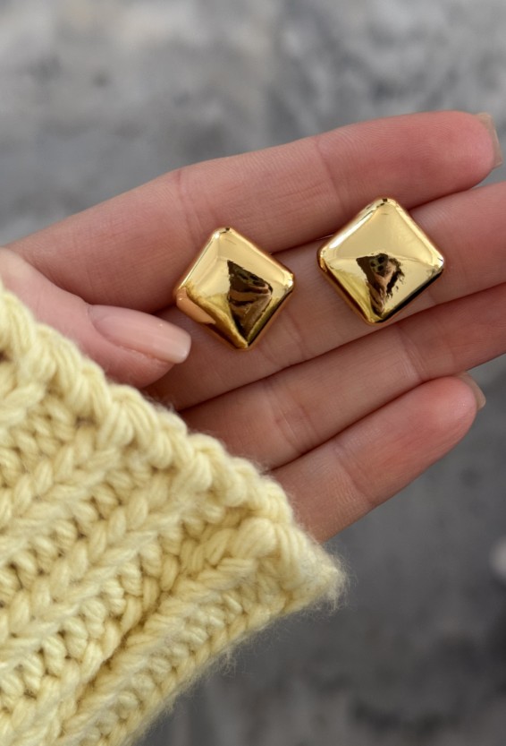 Σκουλαρίκια square