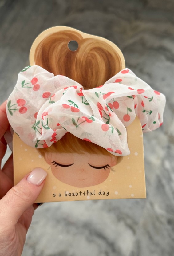 Scrunchie cherry